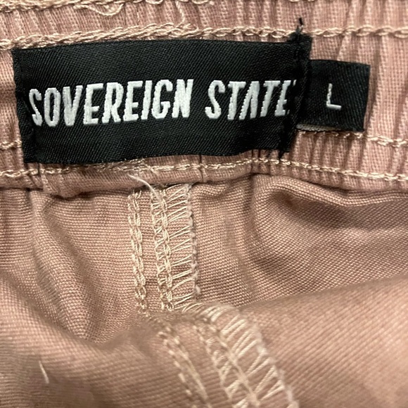 Sovereign Size L State Casual Cargo Shorts with Elastic Waistband. Has marks - Picture 5 of 6